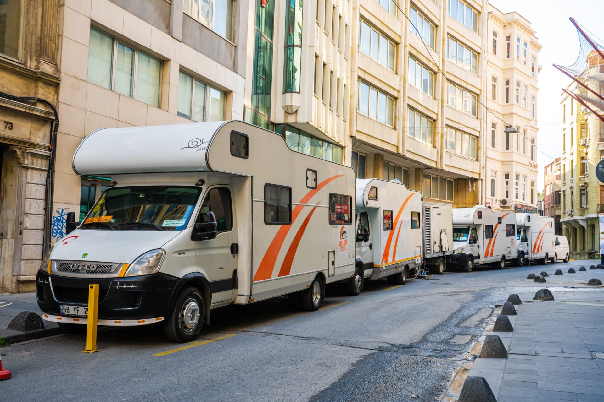 parkeerplek voor camper in de stad