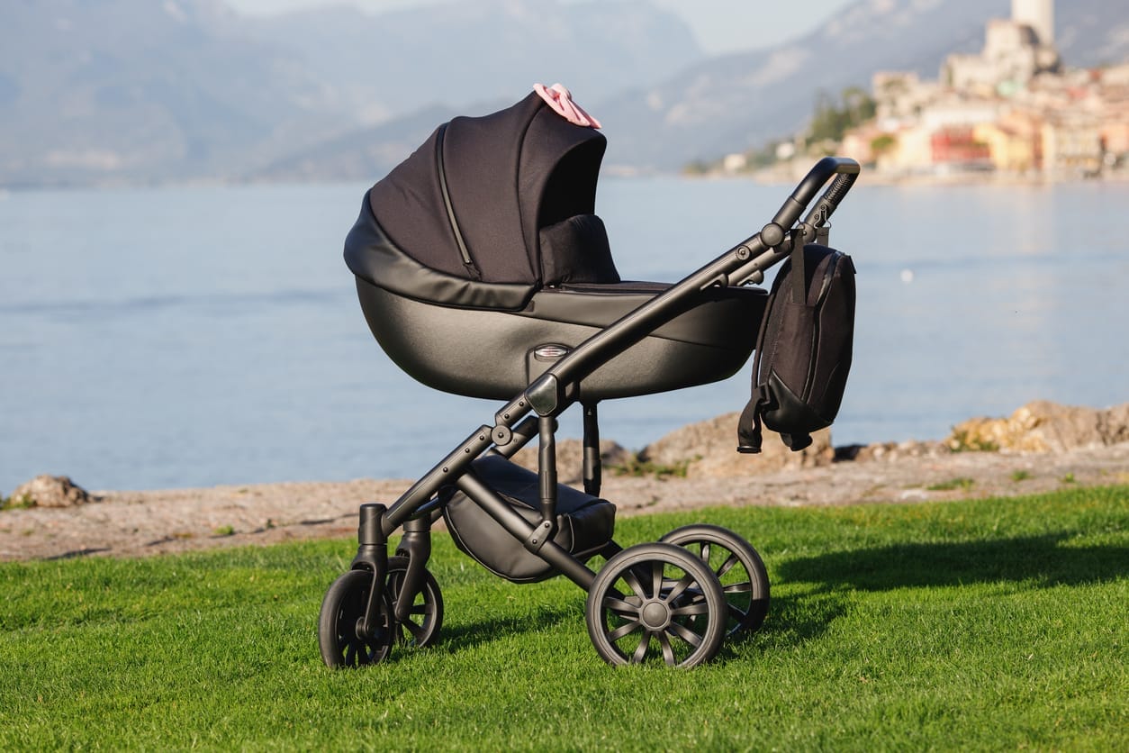 kinderwagen met opgepompte banden